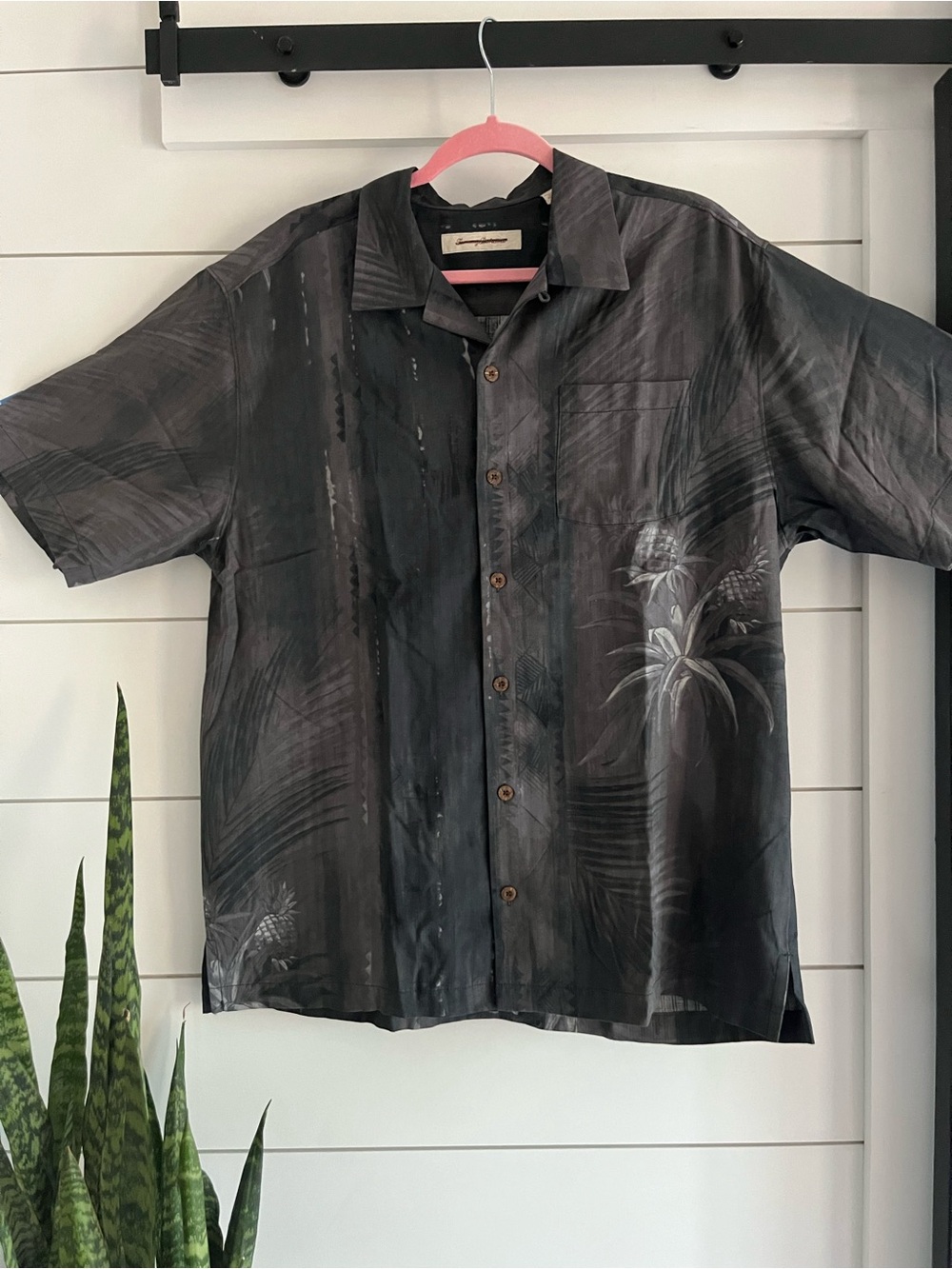 Tommy Bahama Dark Tropical Print Short Sleeve Button-Up Shirt Large